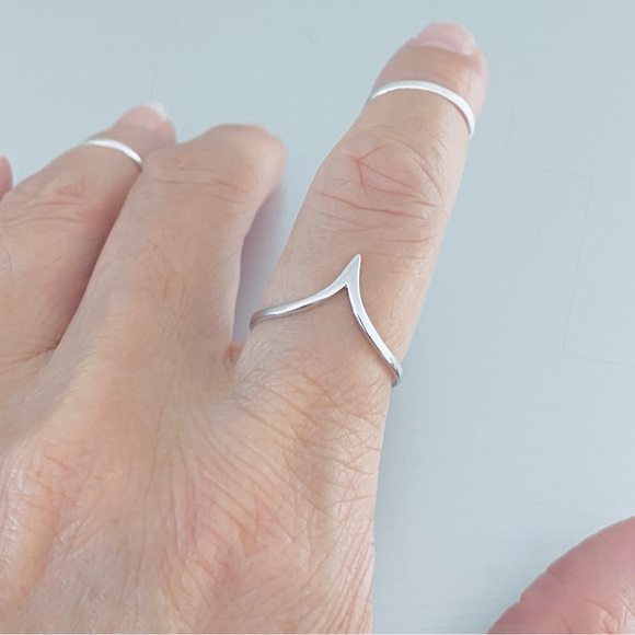 Sterling Silver Pointy V Shape Ring, Silver Rings, Stackable Band, Chevron - Picture 6 of 14